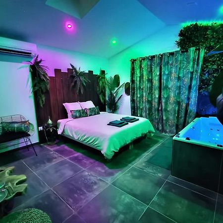 La Jungle Room Rognac Exterior photo